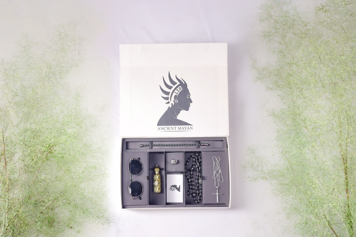 The Leo Box open flat-lay